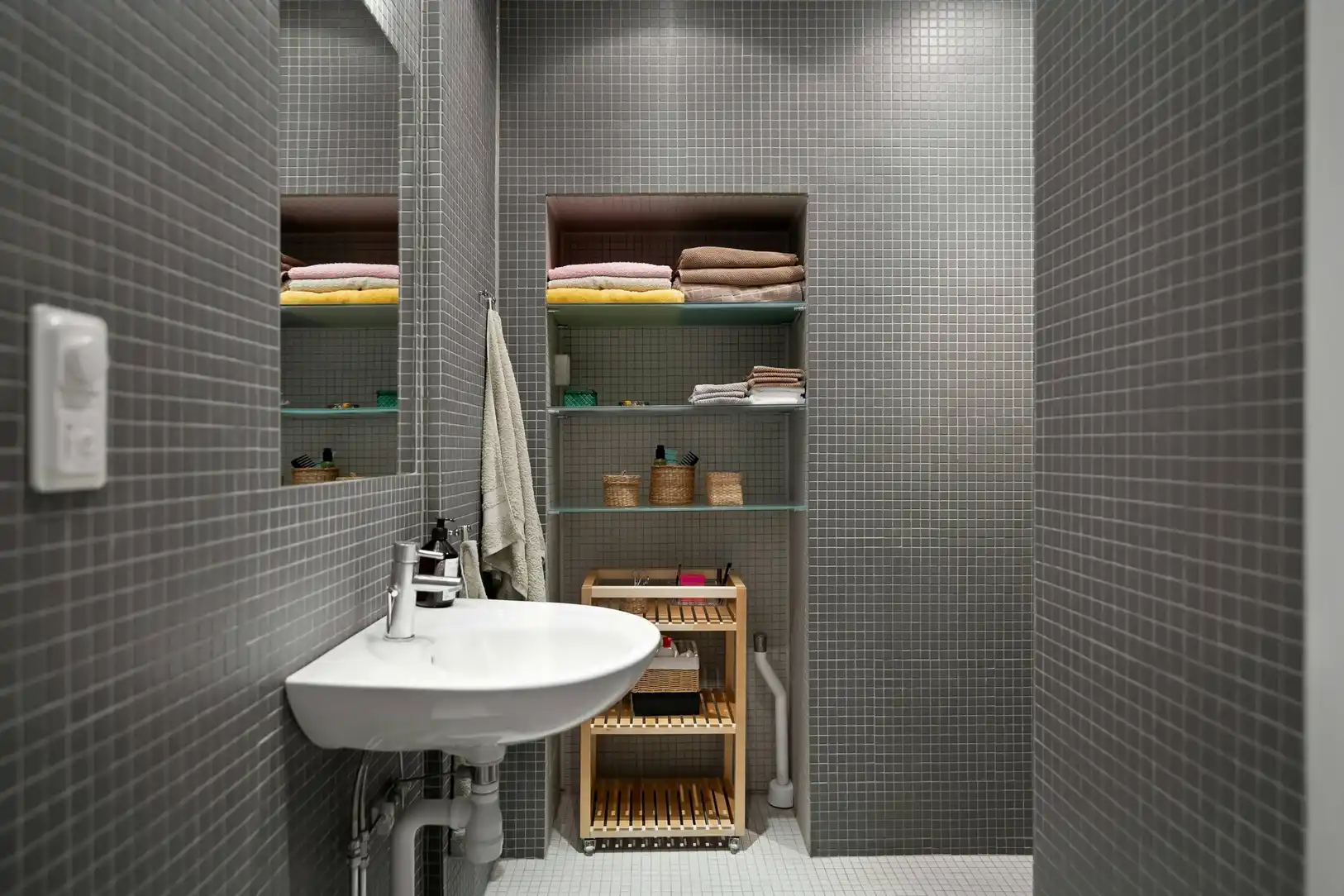 small bathroom design with large tiles Melbourne